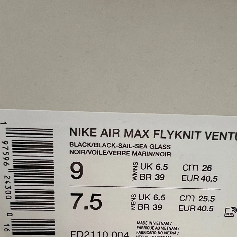 Nike Black and White Athletic Shoes NIKE AIR MAX FLYKNIT VENTURE BRAND NEW